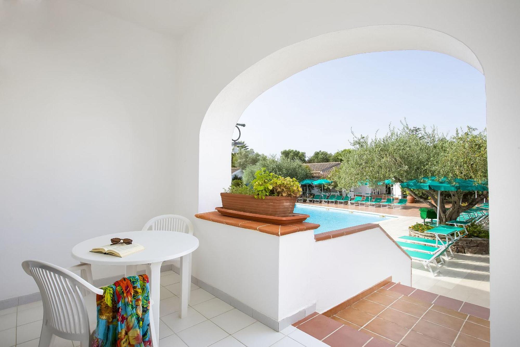Alba Dorata Resort Cala Liberotto Exterior foto